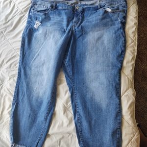 Torrid Size 28 lightly distressed crop jeans